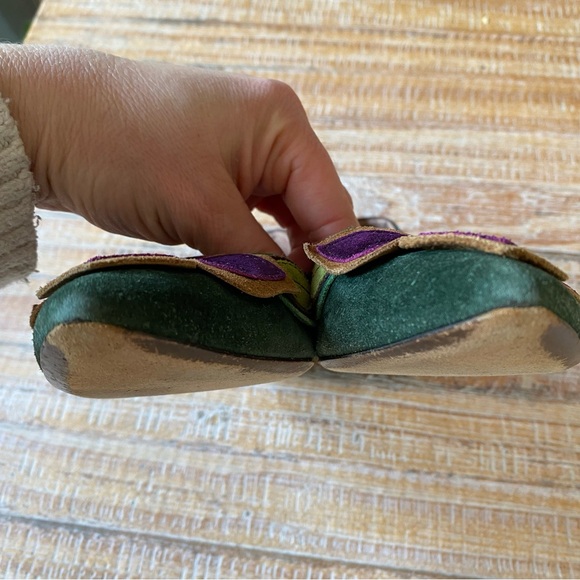 MIU MIU Suede Floral Low Heel Pumps Flower Appliqué Pointy Toe Sz 36.5 - Picture 4 of 11